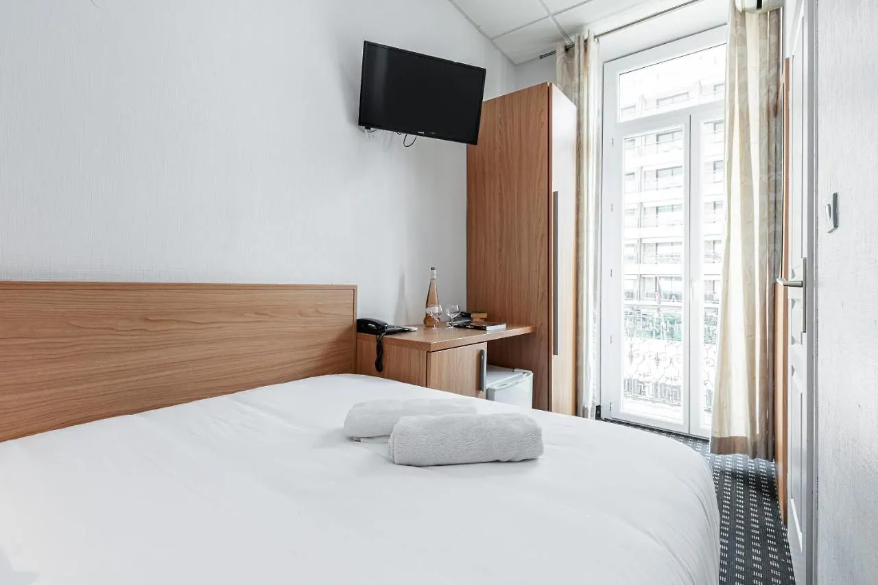 Modern Waikiki Hotel Cannes