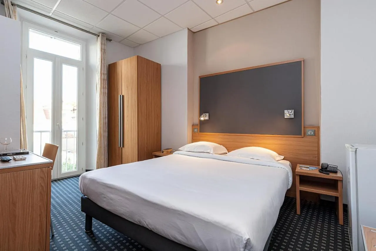 Modern Waikiki Hotel Cannes