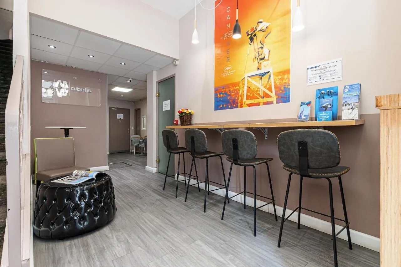 Modern Waikiki Hotel Cannes France