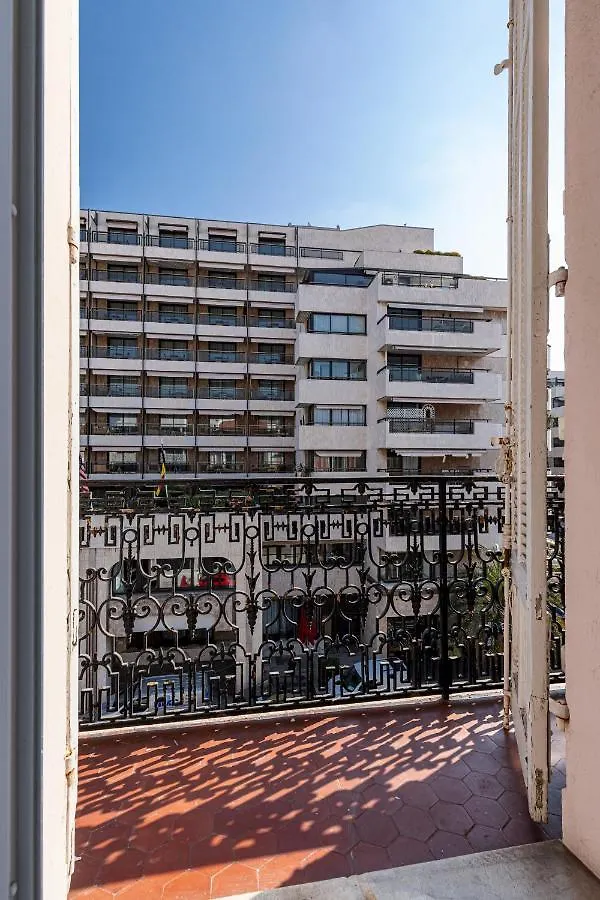 Modern Waikiki Hotel Cannes