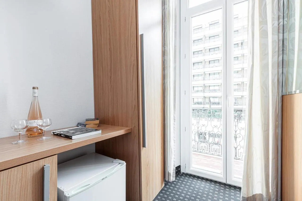 Modern Waikiki Hotel Cannes