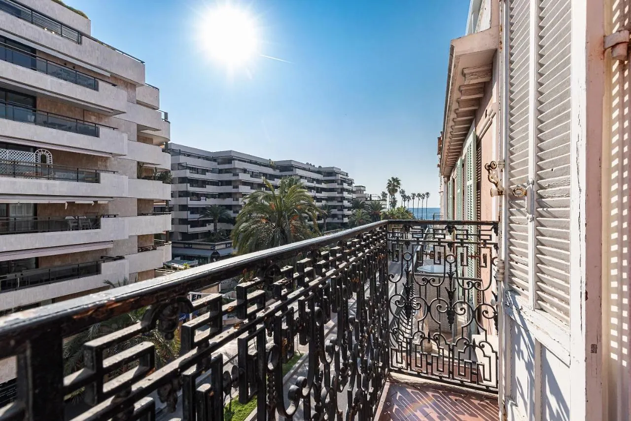 Modern Waikiki Hotel Cannes