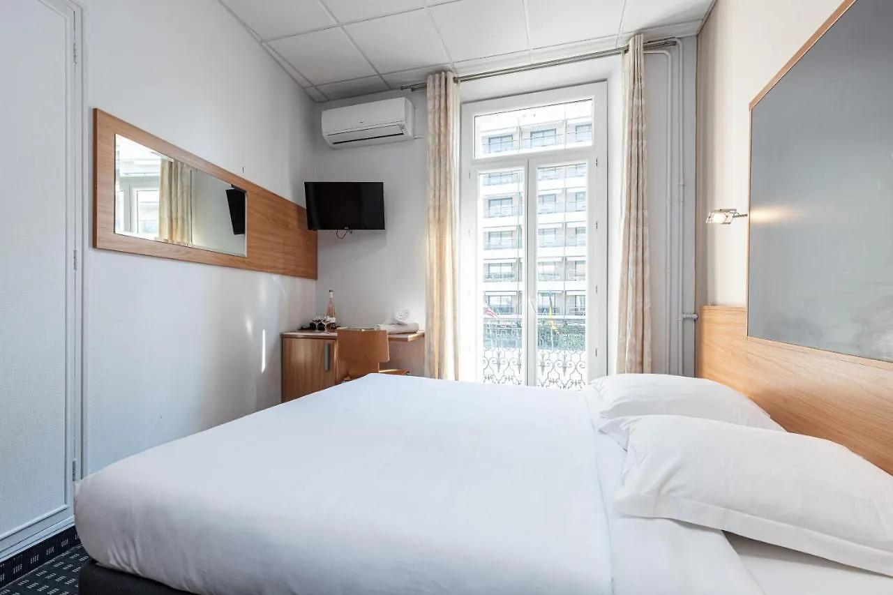 Modern Waikiki Hotel Cannes