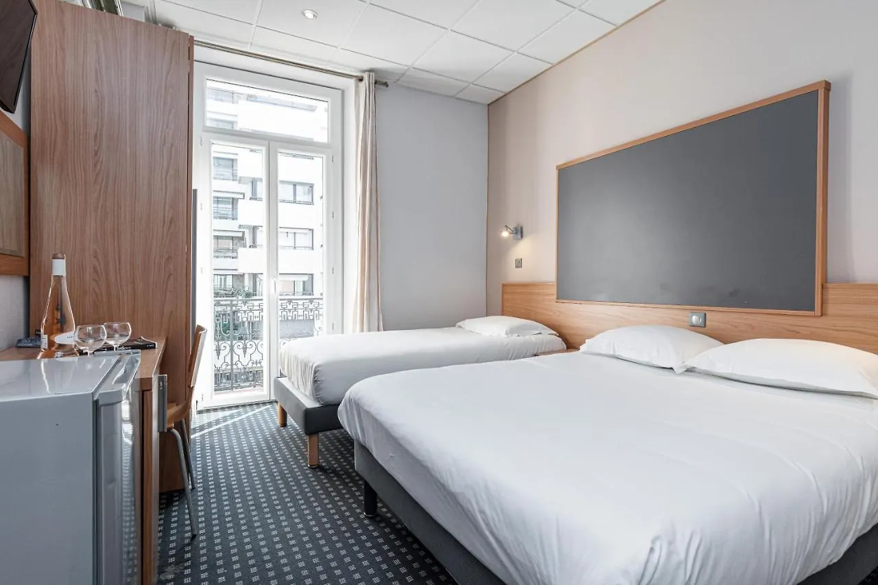 Modern Waikiki Hotel Cannes