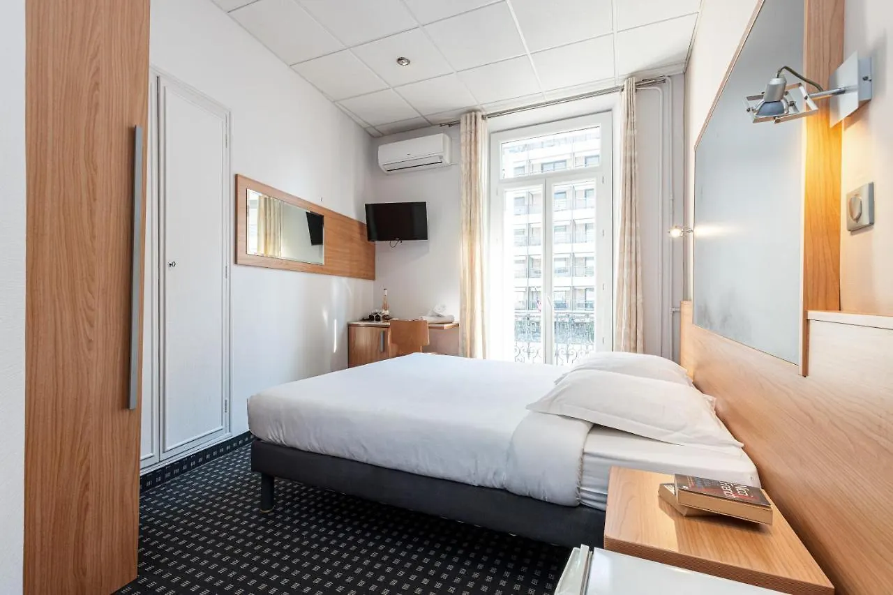 Modern Waikiki Hotel Cannes 2*,  Francia