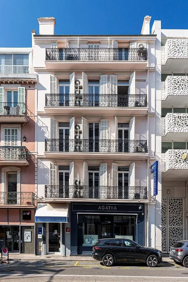 Modern Waikiki Hotel Cannes Francia