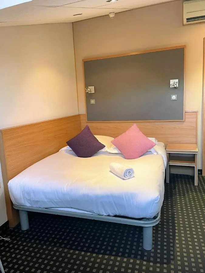 Modern Waikiki Hotel Cannes